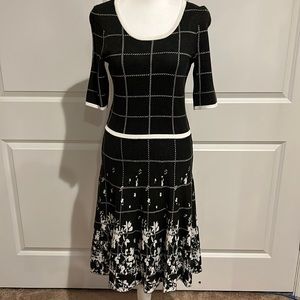 Gabby Skye small gray and cream shirt sleeve dress